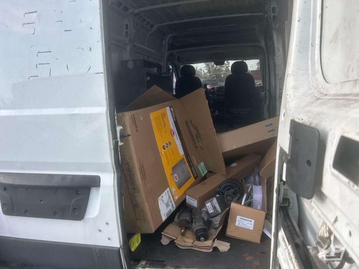 2016-ram-promaster-2500-image-11