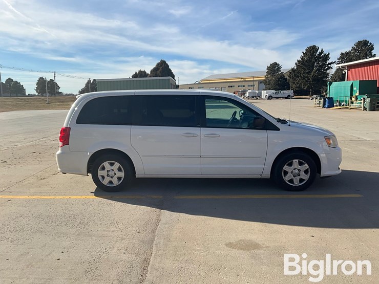 2011-dodge-caravan-image-4