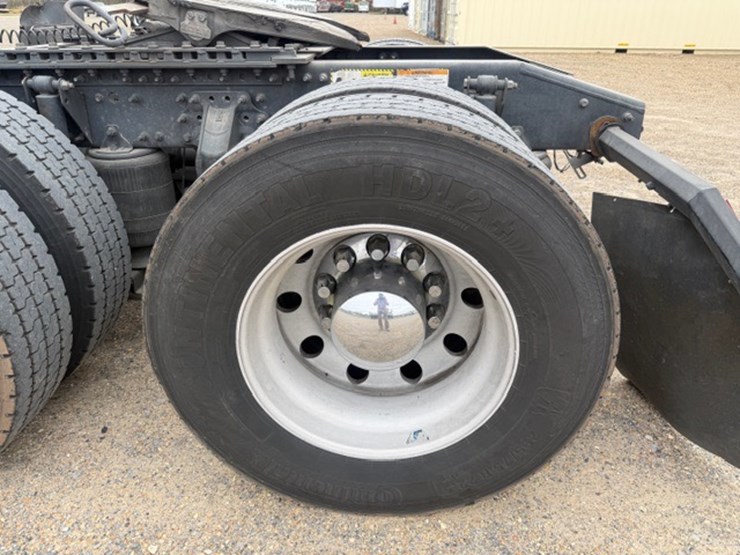 #227-•-2020-mack-anthem-image-13