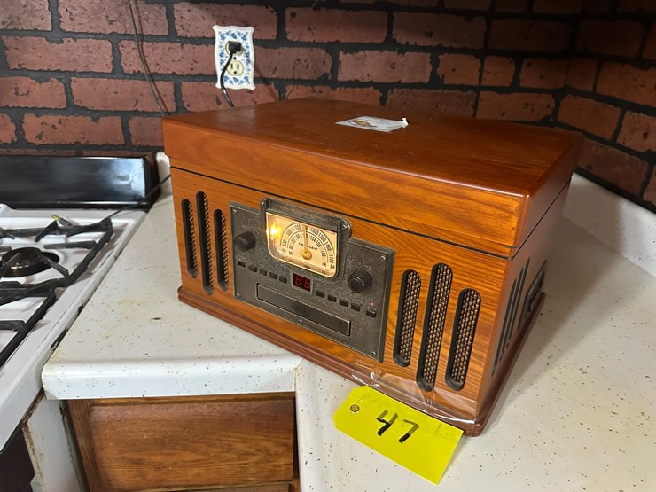 record-player-&-radio-image-5
