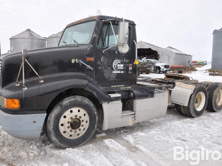 1991-international-8300-t/a-truck-tractor-image-1