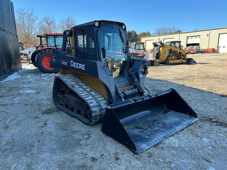 2015-deere-323e-image-6