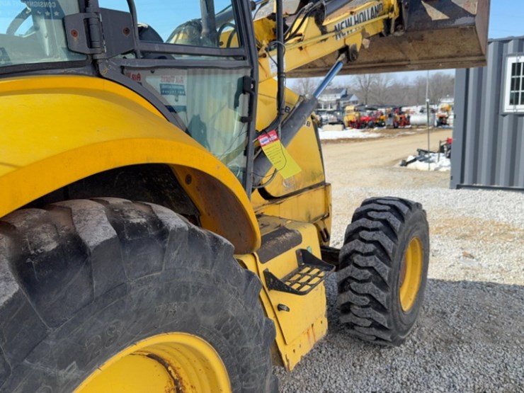 new-holland-b95b-image-14