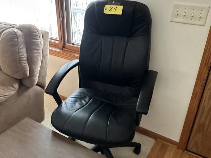 office-chair-&-wooden-table-image-3