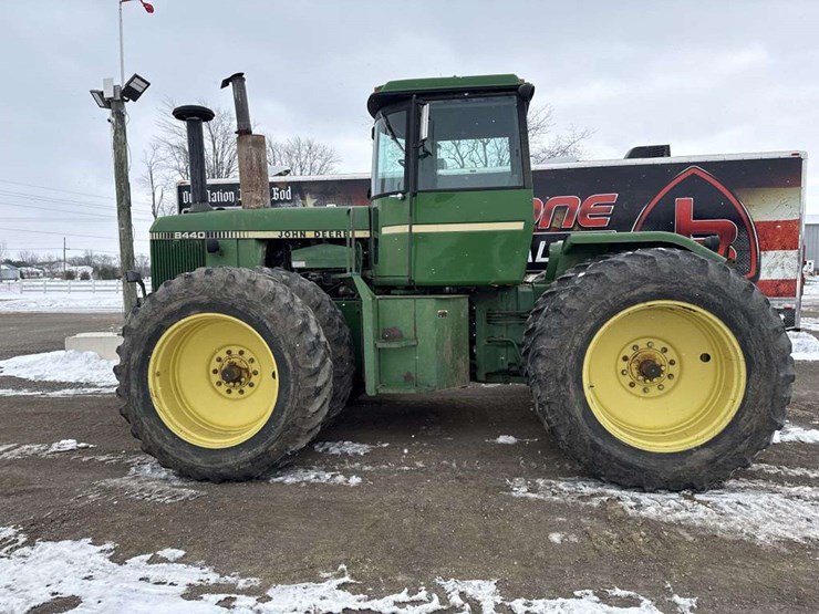 john-deere-8440-image-2
