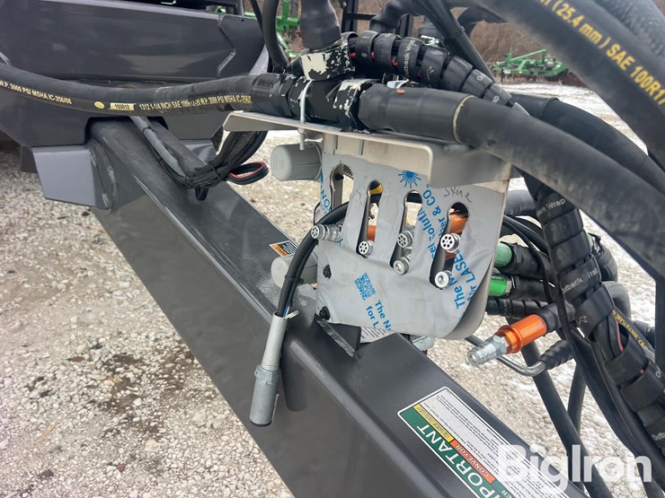 unverferth-2250-pro-force-dry-fertilizer-spreader-image-17