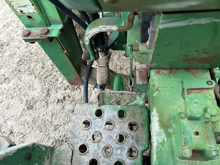 john-deere-1050-image-23