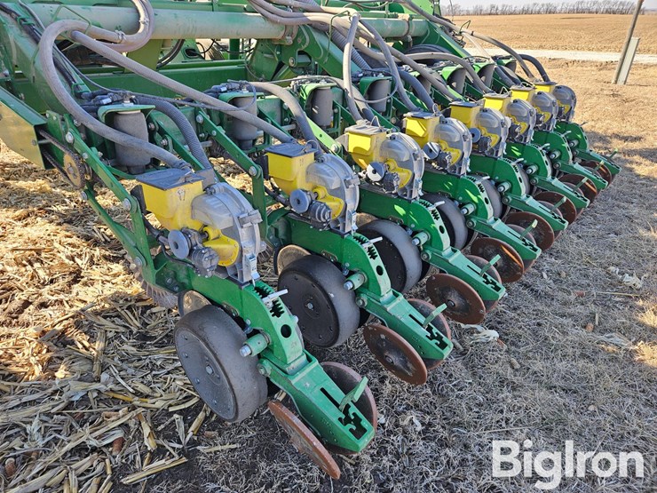 2013-john-deere-1790-ccs-image-16