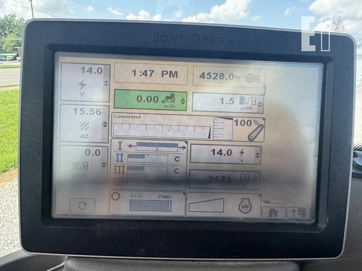 2012-john-deere-7215r-image-23