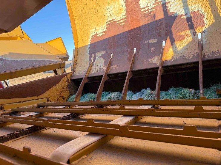 2011-haybuster-2650-image-12