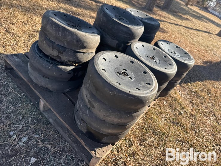 john-deere-closing-wheels-image-10