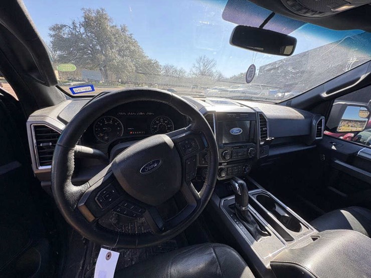 2016-ford-f150-xlt-image-10