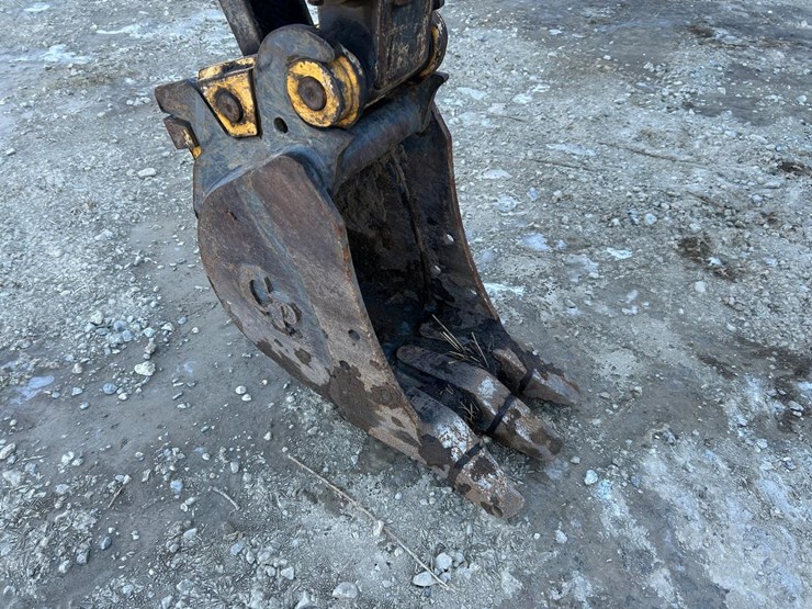 2017-deere-17g-image-8