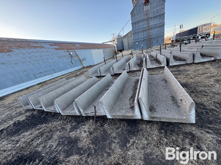 8'-concrete-feed-bunks-image-4