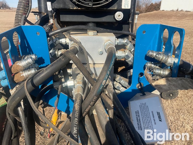 2014-kinze-4900-image-11