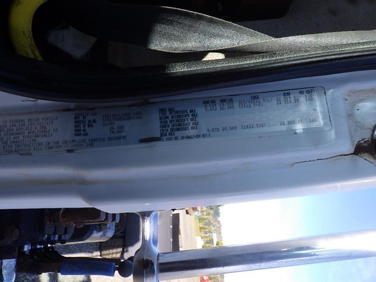 1999-freightliner-fl112-image-39