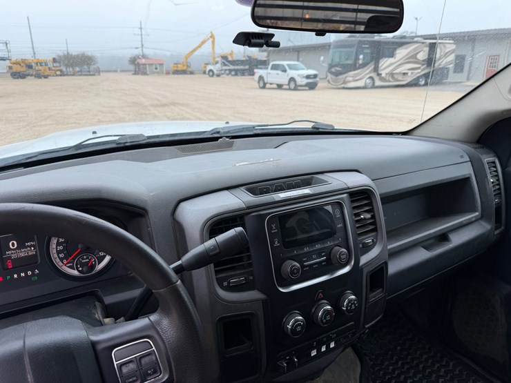 2015-dodge-ram-3500-image-11