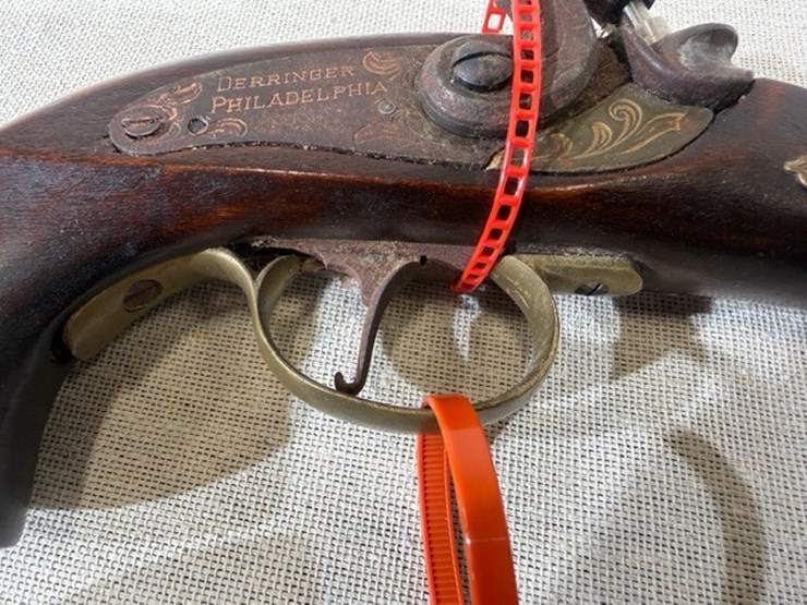 #200-•-pair-of-derringer-pistols-image-7