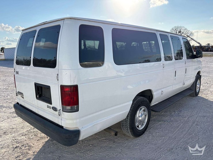 2011-ford-e350-image-3