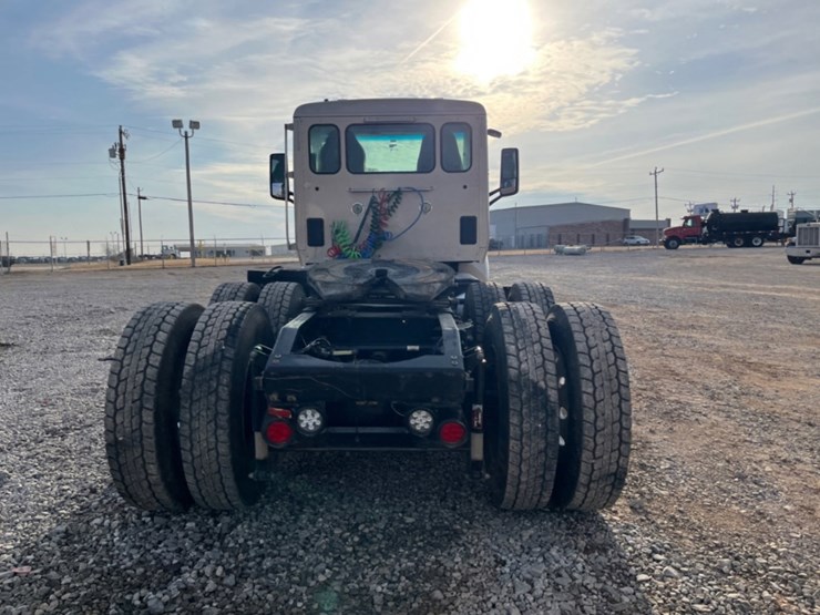 2017-peterbilt-579-image-6