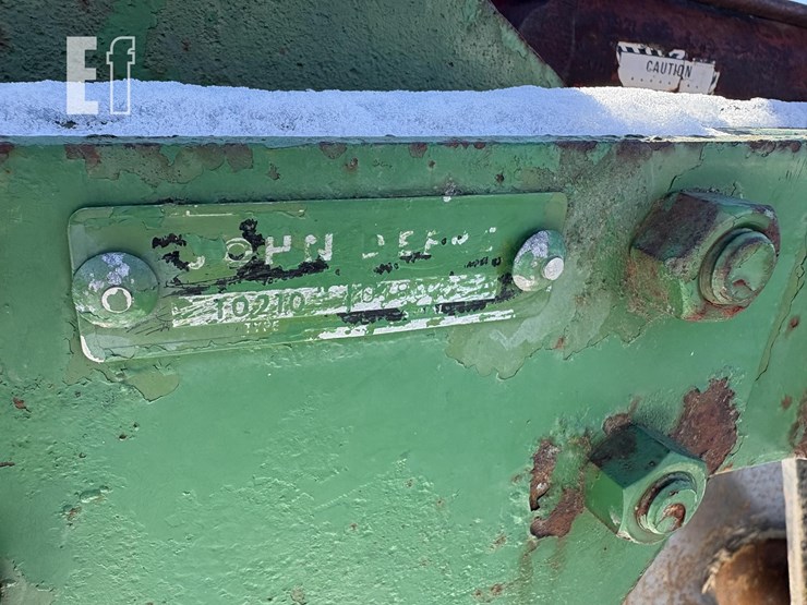 john-deere-210-image-9