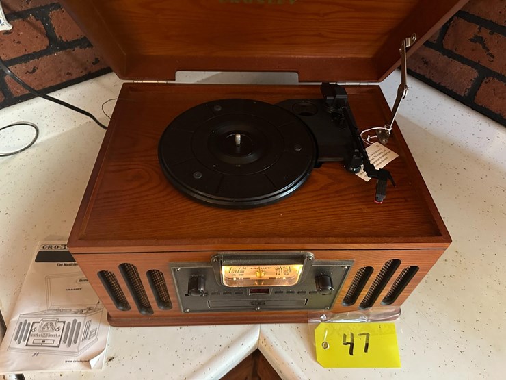 record-player-&-radio-image-3