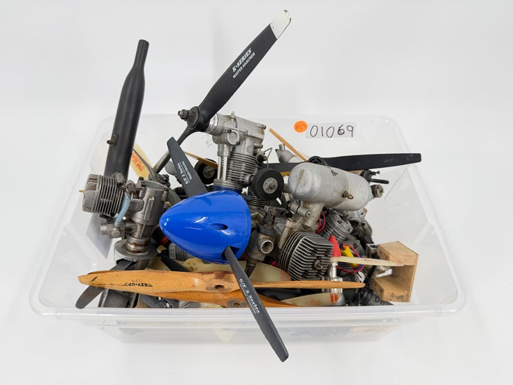 #1069-•-box-of-rc-airplane-engines-image-2