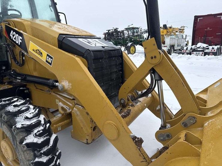 caterpillar-420f-image-26