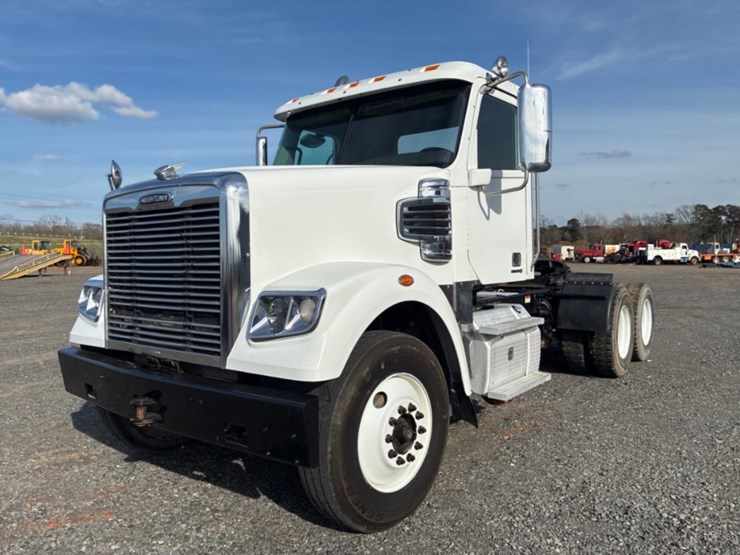2014-freightliner-coronado-122-sd-image-1