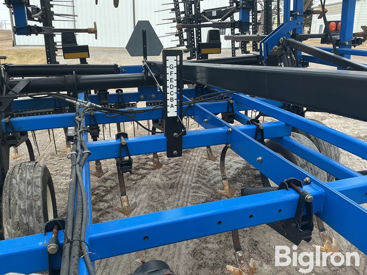 new-holland-st250-image-19