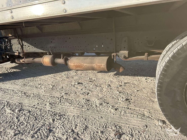 2004-isuzu-npr-image-11