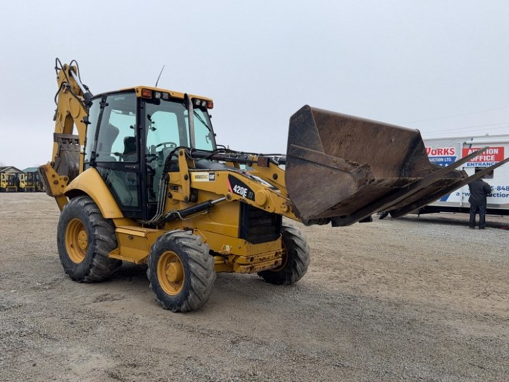 2011-caterpillar-420e-image-2