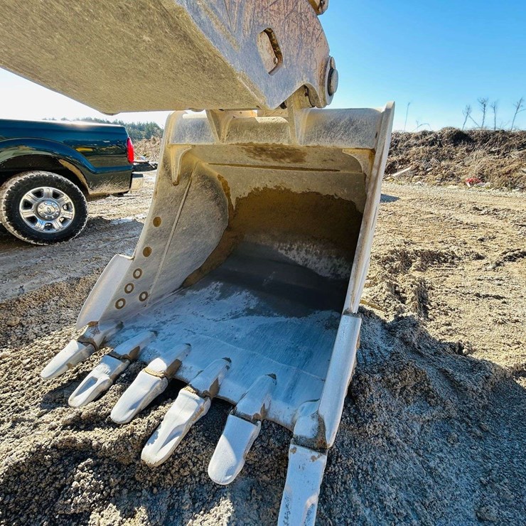 CAT 54 in Excavator tooth bucket