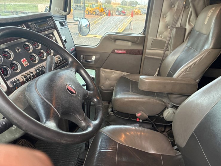 2012-kenworth-t800-image-15