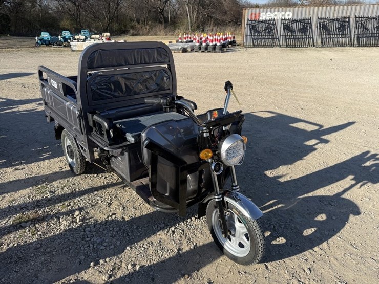 iranch-iret13-3-wheel-dump-cart-2025-image-2