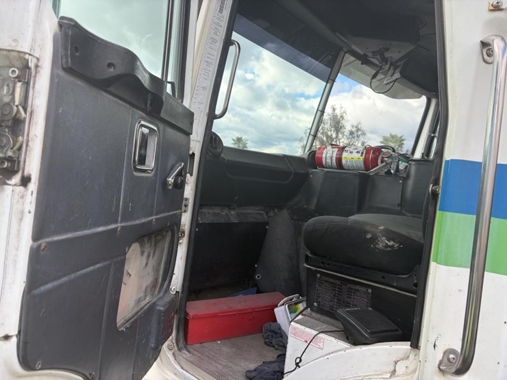 2008-autocar-wxr64-image-23