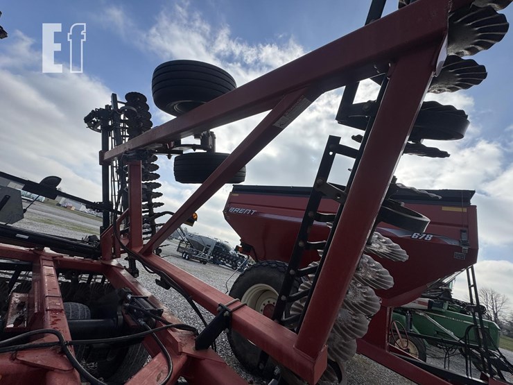 case-ih-true-tandem-330-turbo-image-33