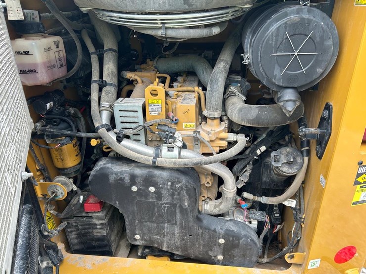 2019-caterpillar-246d3-image-14