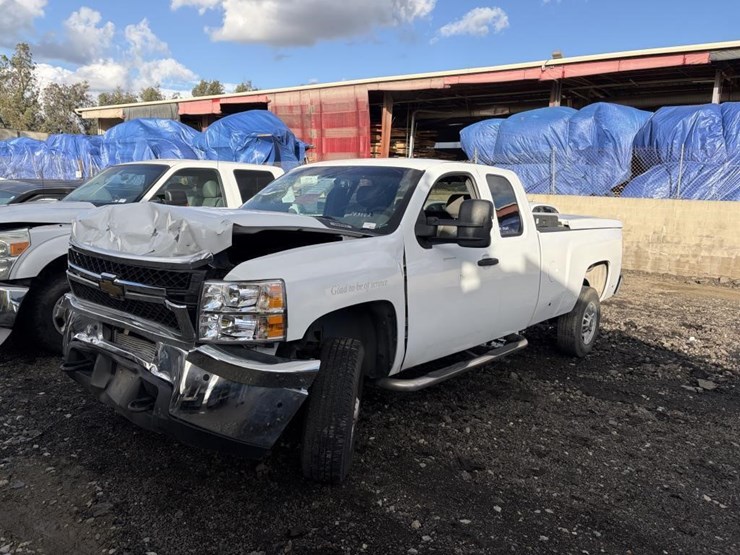 2013-chevrolet-2500-image-1