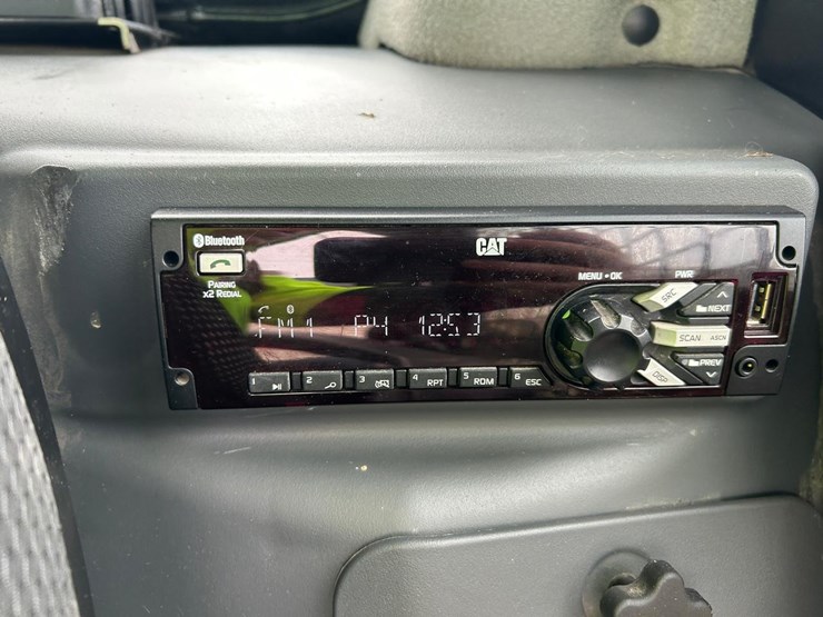 2019-caterpillar-246d3-image-26