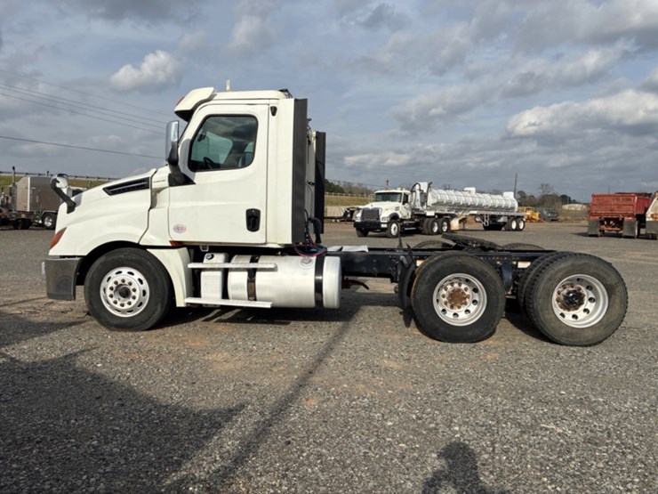 2019-freightliner-cascadia-125-image-6
