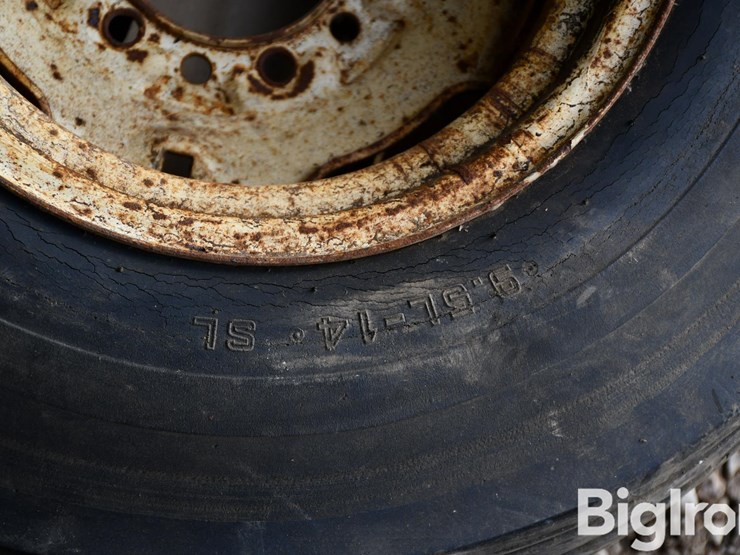 pallet-of-tires-image-19