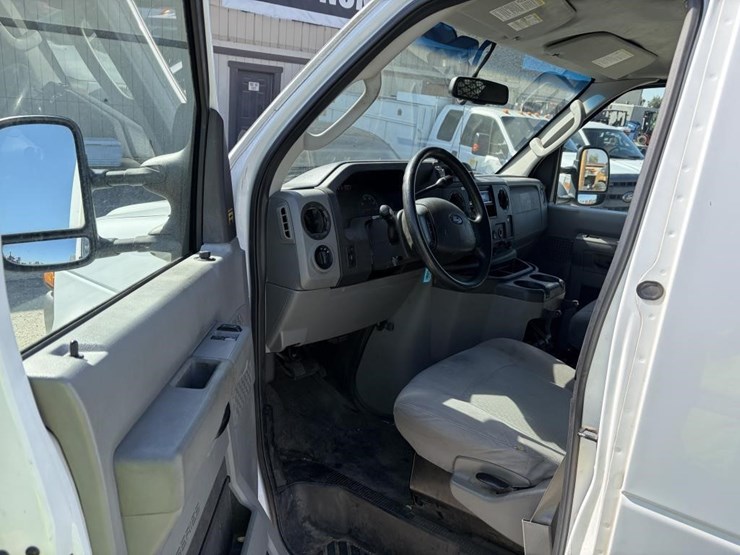 2013-ford-e350-image-12