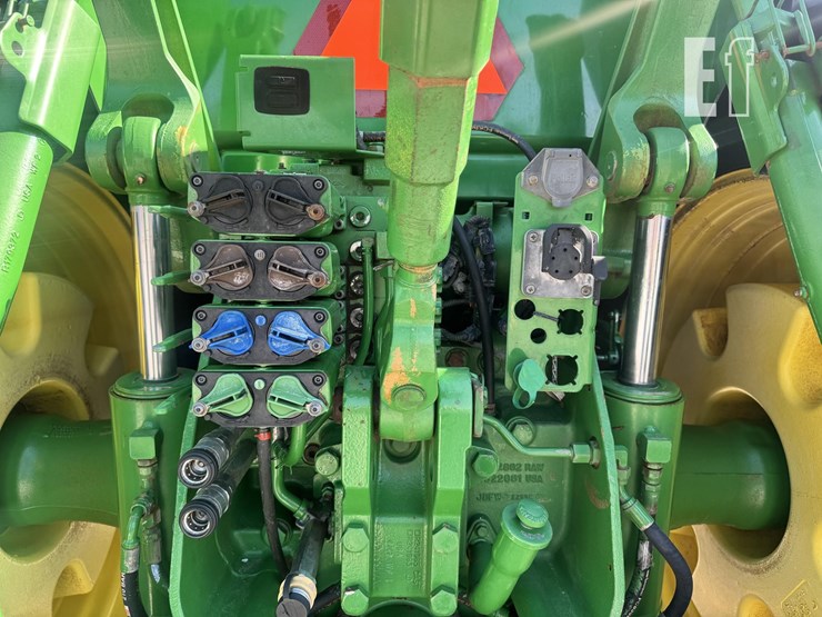 2013-john-deere-8310r-image-12