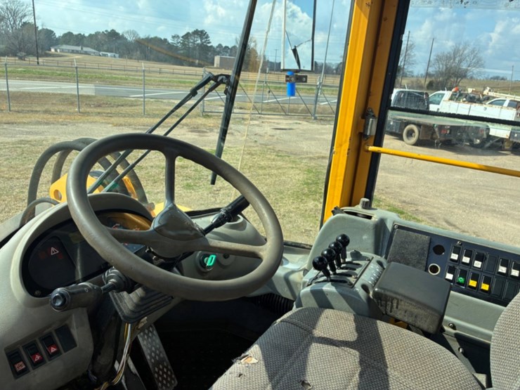 2004-volvo-l50d-image-5