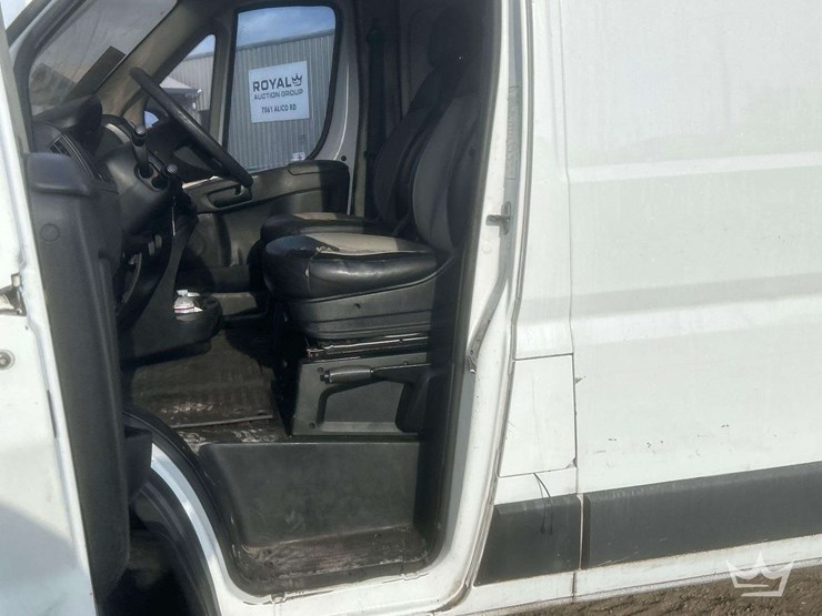 2016-ram-promaster-2500-image-6