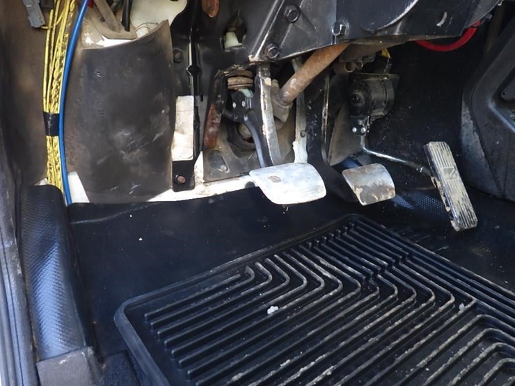 1999-freightliner-fl112-image-25