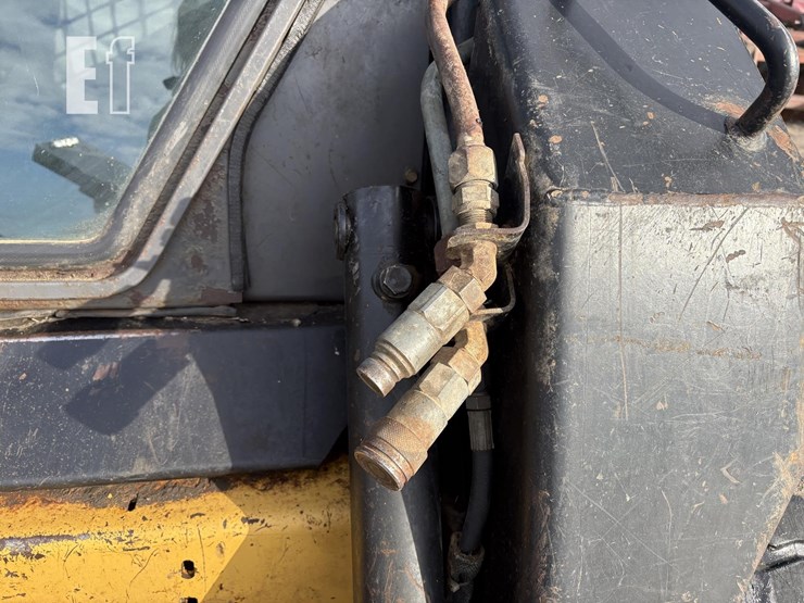 new-holland-lx885-image-11