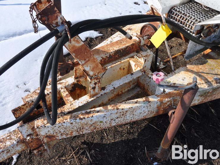 pull-type-dry-fertilizer-spreader-image-11