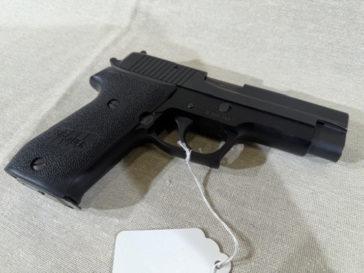 #231-•-sig-sauer-p220-pistol-image-33